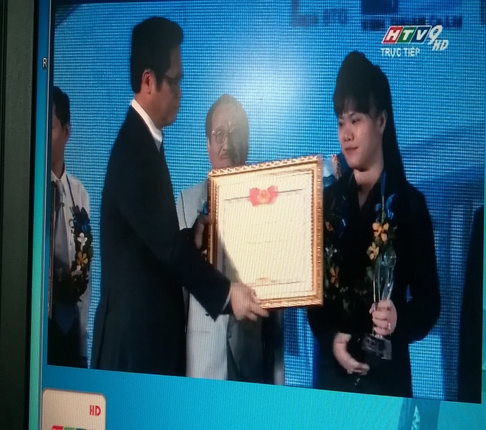 Công ty Tân Việt Mỹ nhận danh hiệu Doanh nghiệp Tp.HCM tiêu biểu năm 2015 do UBND Tp.HCM trao tặng